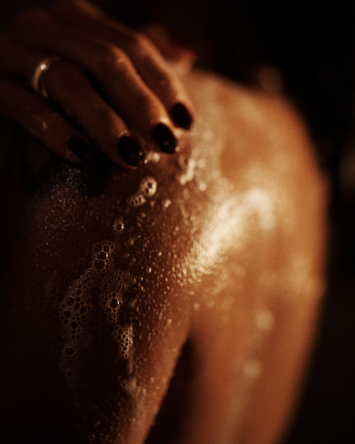 Fig Milk oil turning into a milky lather in the hand